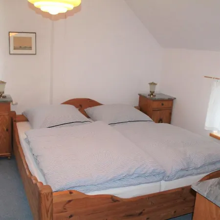 Bauernhaus Mit Antiken Mobeln Apartman