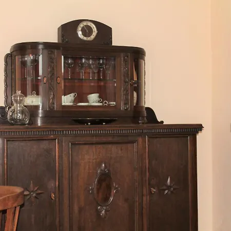 Bauernhaus Mit Antiken Mobeln Apartman *