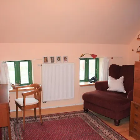 Bauernhaus Mit Antiken Mobeln Apartman Satow