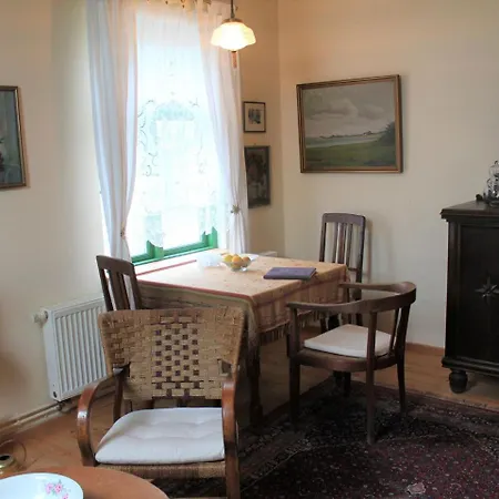 Bauernhaus Mit Antiken Mobeln *